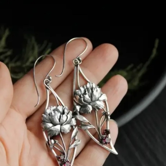 WORLD MARKET WILDFLOWER/ GEMSTONE DETAIL DANGLE EARRINGS - Picture 3 of 7